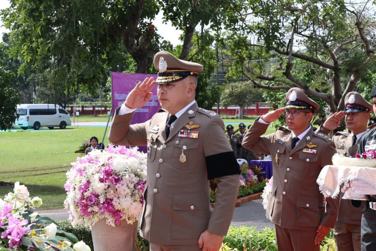 วันที่ 8 พ.ย.68  พล.ต.ต.พงพิพัฒน์ ศิริพรวิวัฒน์ รอง ผบช.ตชด. เป็นประธานในพิธีวางพวงมาลัยสักการะ อนุสาวรีย์พระยาสุรินทรภักดีศรีณรงค์จางวาง เนื่องในวันคล้ายวันสถาปนาค่ายสุรินทรภักดี ครบรอบปีที่ 37 ณ กก.ตชด. 21