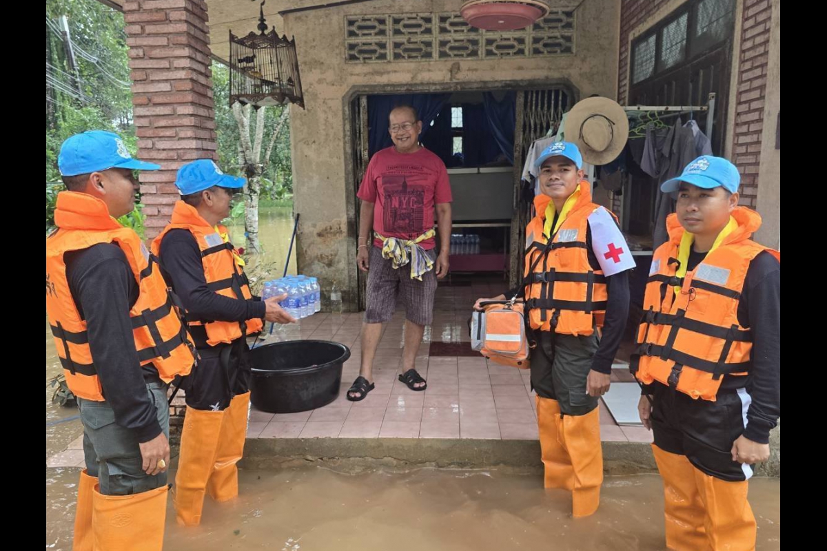 วันที 23 พ.ย.68 ชุดช่วยเหลือผู้ประสบภัย ร้อย ตชด.435 พร้อมรถยนต์หกล้อ  ลงพื้นที่ให้การช่วยเหลือประชาชนผู้ประสบอุทกภัยในพื้นที่ ต.เกาะเปียะ และ ต.หนองบ่อ อ.ย่านตาขาว จ.ตรัง 