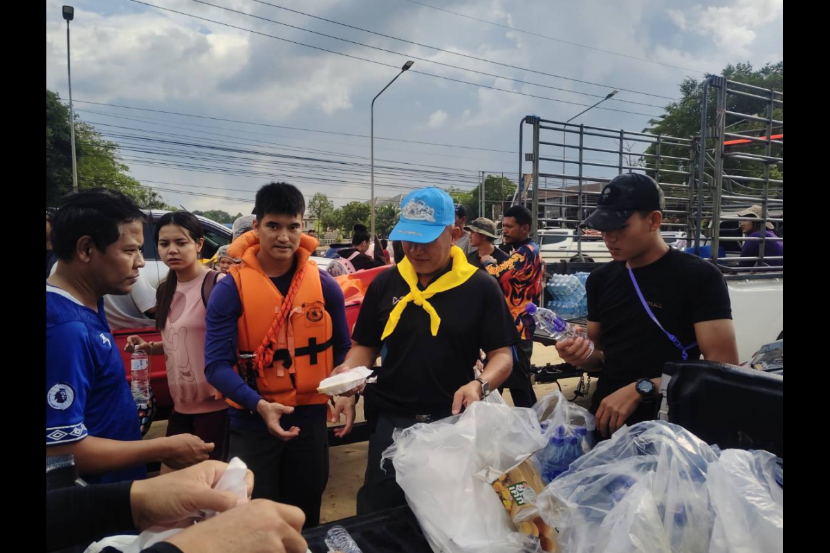 วันที่ 27 พ.ย. 68 ร้อย ตชด 437 จัดข้าราชการตำรวจ ออกช่วยเหลือผู้ประสบภัยน้ำท่วม  โดยได้นำเรือยนต์เข้าไปช่วยเหลือประชาชนบ้านท่าเคียน ต.ควนลัง อ.หาดใหญ่ จว.สงขลาและพื้นที่เขต8 หาดใหญ่