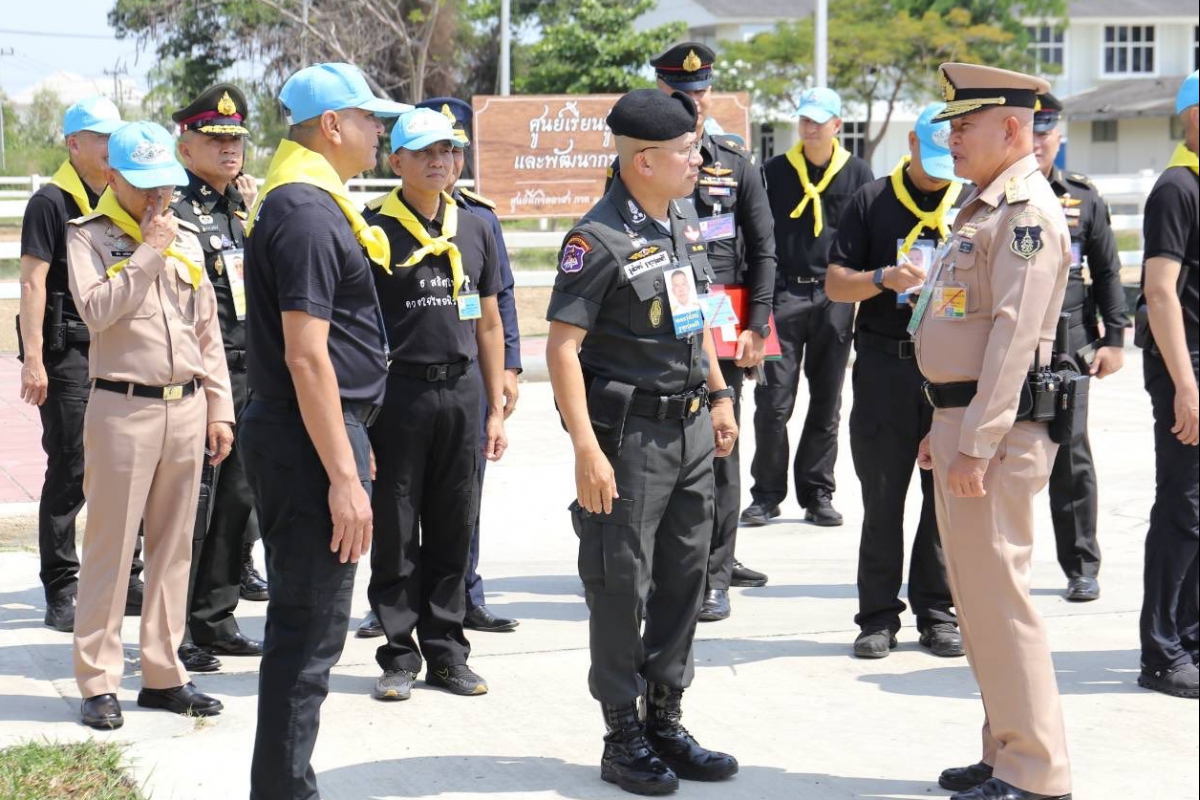 วันที่ 17 มี.ค.69 พล.ร.อ.คณีพล  สงเจริญ ร.น. ผอ.ศอญ.จอส.พระราชทาน พร้อมคณะ  เดินทางไปตรวจเยี่ยมการฝึกอบรมหลักสูตรจิตอาสา 904 “หลักสูตรพื้นฐาน” (ภาค 1) รุ่นที่ 8/69  โดยมี พล.ต.ท.รุ่งโรจน์ ฐากูรปุณยสิริ ผบช.ตชด., พล.ต.ต.นรินทร์ คำแก่น ผบก.กฝ.บช.ตชด.